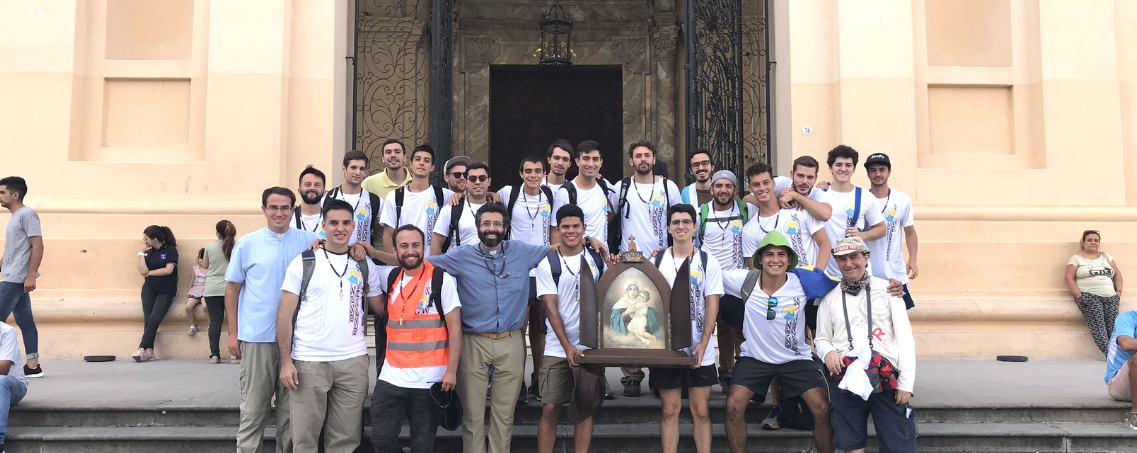 En sus Huellas caminamos, para trasformar nuestro mañana