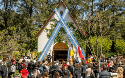 “Desciende Madre, quédate con nosotros”