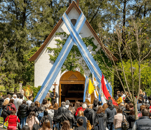 “Desciende Madre, quédate con nosotros”